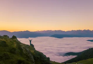 Coucher du soleil dans les montagnes de Bagnères-de-Bigorre (Crédit : OT x TPM)