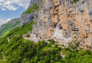 Le monastère d'Ostrog