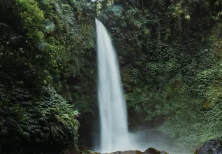  Cascade de Nungnung