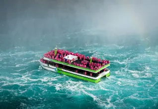 Bateau de croisière aux chutes du Niagara