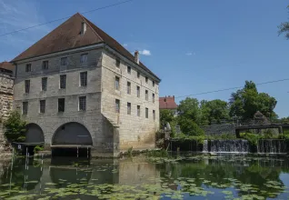 Maison au bord d'une rivière dans le Doubs