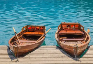 Barque le long du lac Bled