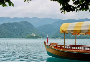 Barque sur le lac de Bled