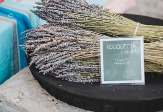 Bouquet de lavande sur un marché provençal