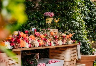 Stand de fleuriste dans le village d'Eze