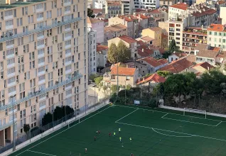 Stade de football dans le centre de Marseille