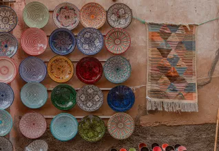 Plat à tajines dans un zouk à Marrakech