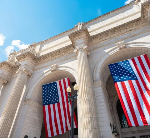 Drapeau américain devant la gare de Washington