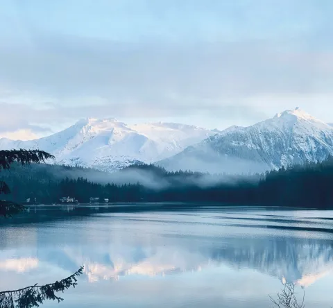 Lac Auke dans la baie Auke à Juneau